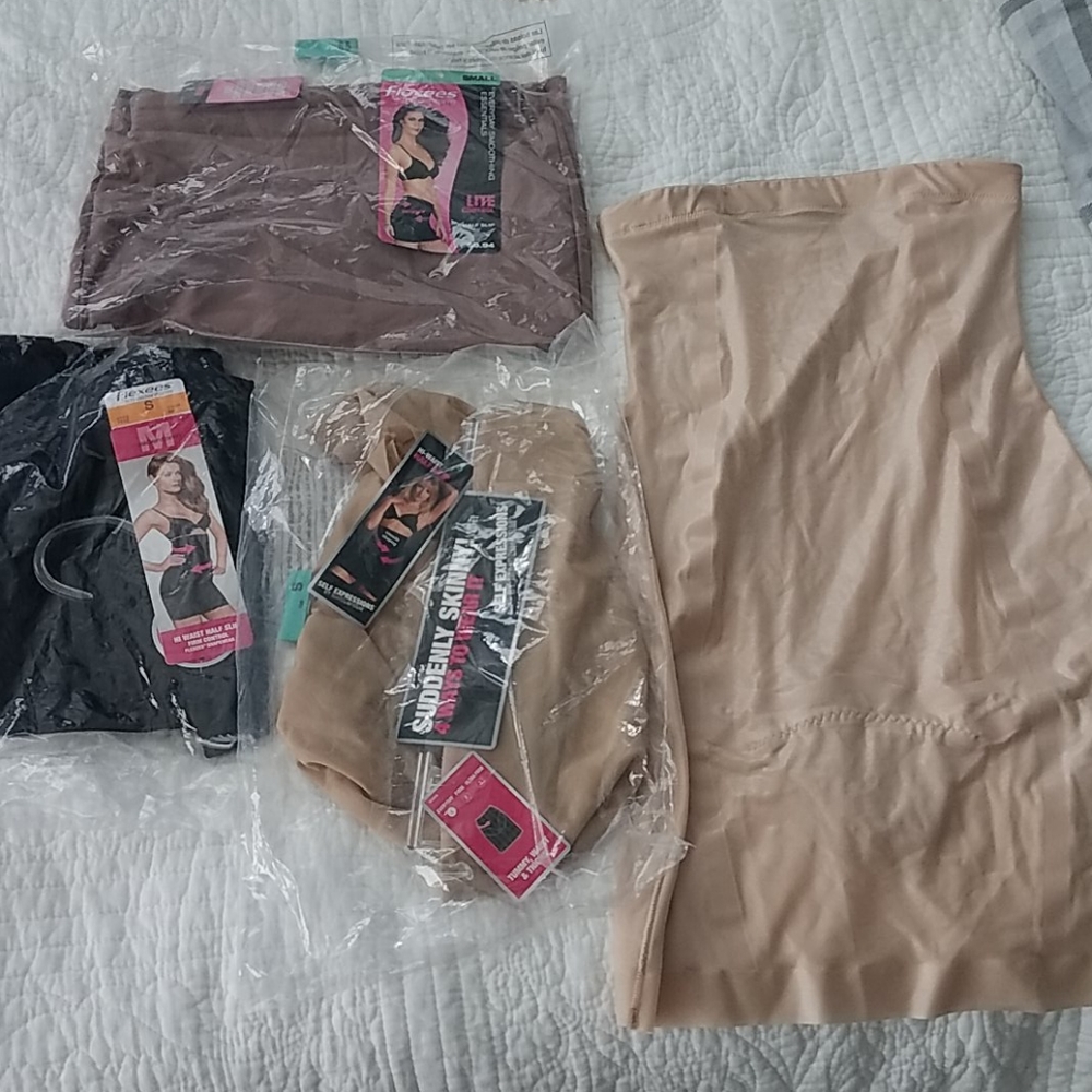 4 *NEW* Maidenform Flexees slips spanx Small